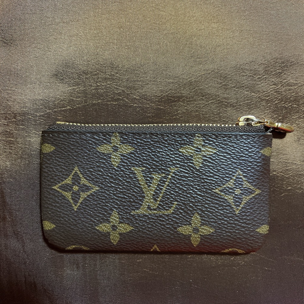 100% authentic Louis Vuitton Key Cles with box